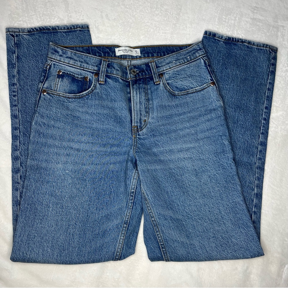 A&F Mid Rise 90s Straight Jean (27 LONG)